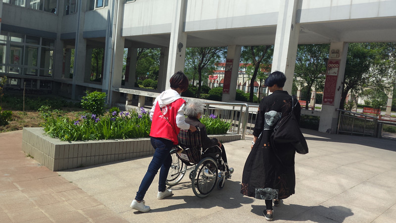 心靈港灣志愿者走進頤和源關愛老人活動026